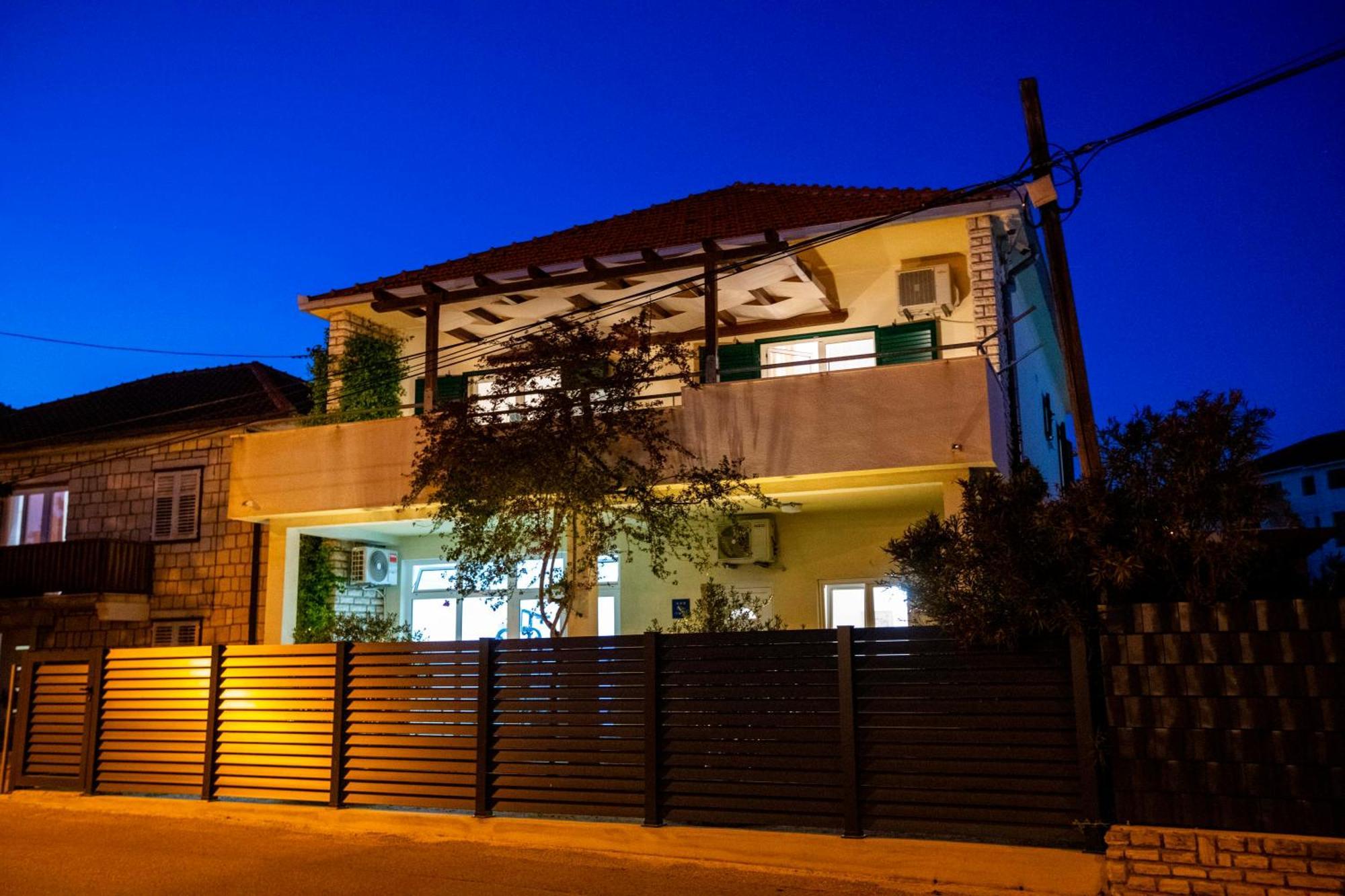 Apartment Laura Трогир Экстерьер фото