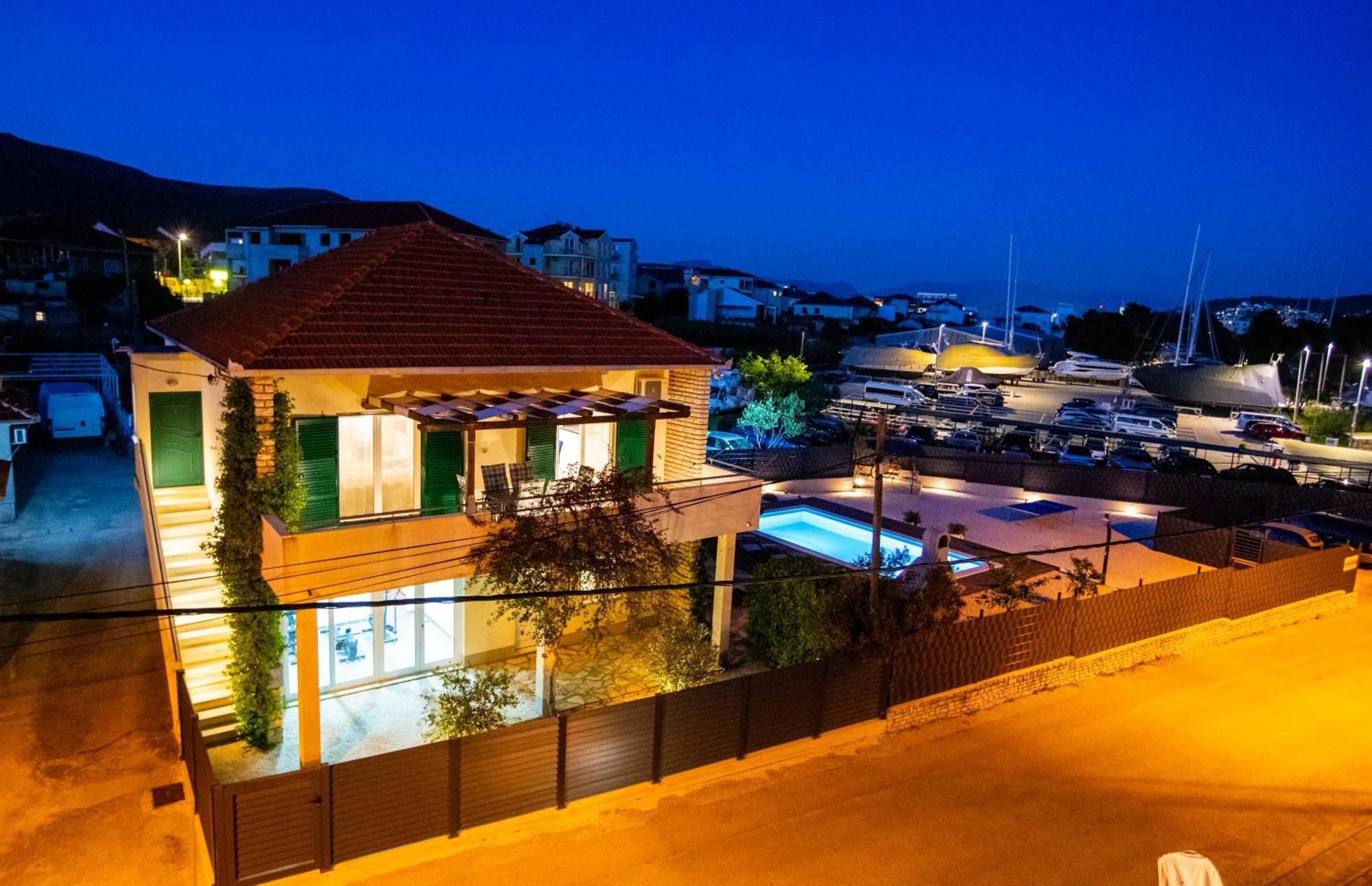 Apartment Laura Трогир Экстерьер фото